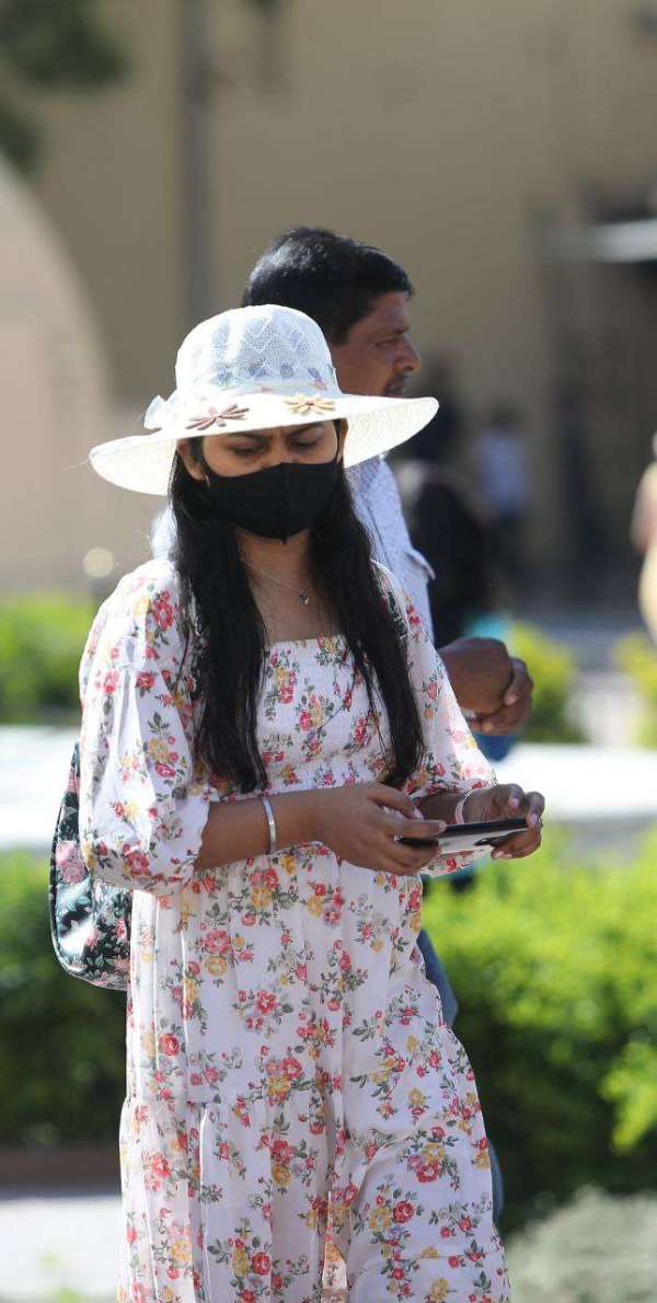  फिर से मास्क पहने हुए दिखे लोग, बढ़ने लगे कोरोना के मरीज