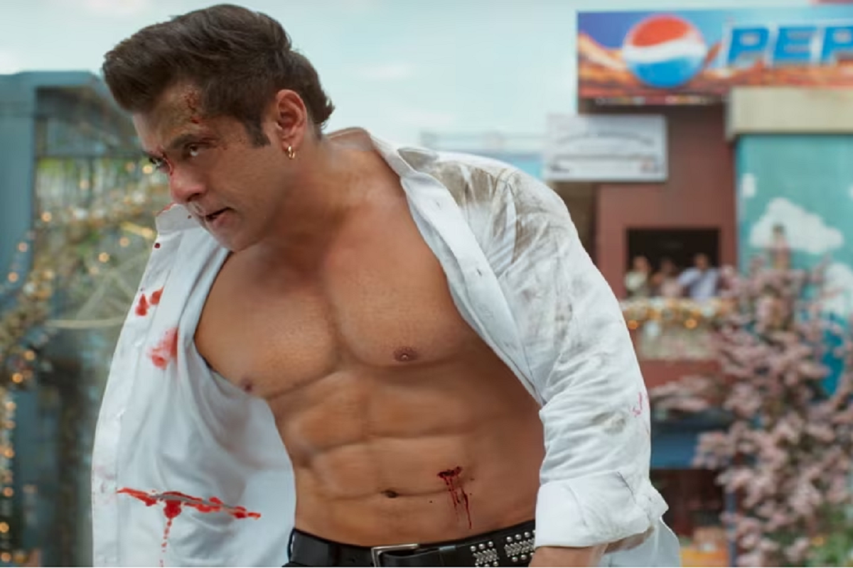 kisi_ka_bhai_kisi_ki_jaan_trailer_launch_salman_khan_open_his_shirt_and_show_six_pack_abs.png