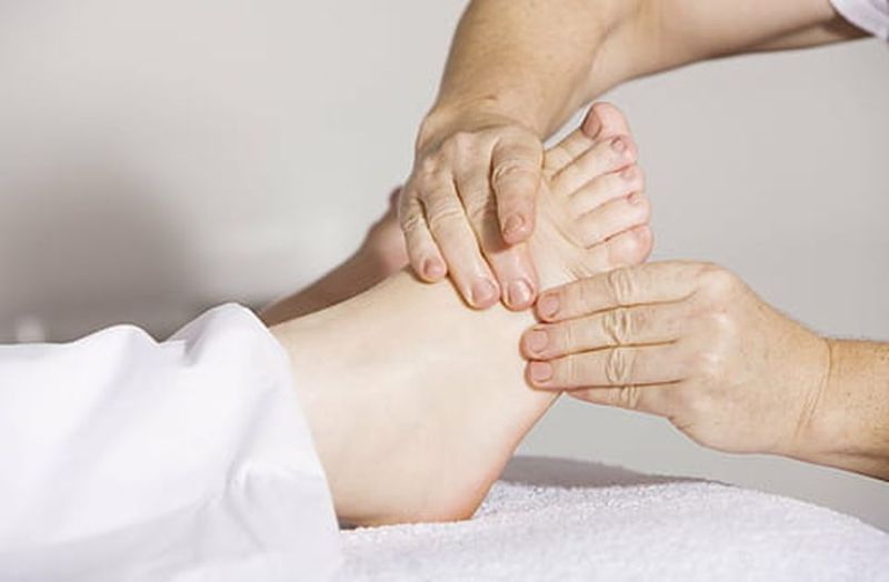 physiotherapy-foot-massage-massage-alternative-medicine-thumbnail.jpg