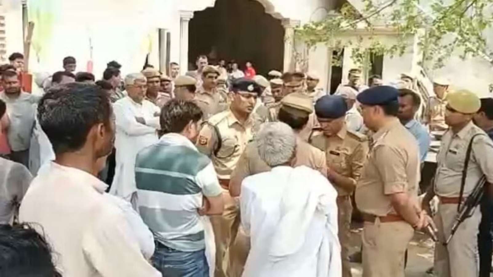 Triple Murder in Baghpat: तीनों को मार दिया, जाकर कर दो अंतिम संस्कार...पिता-चाचा और बुआ की हत्या कर आरोपी बोला