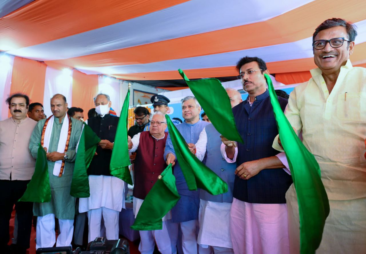 देश का दुर्भाग्य...रेलवे राजनीति का अखाड़ा बना रहा : मोदी पीएम के आरोप दुर्भाग्यपूर्ण, जनता के गले नहीं उतरेंगे: गहलोत