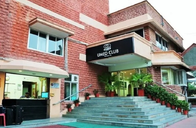 क्लब में कबड्डी