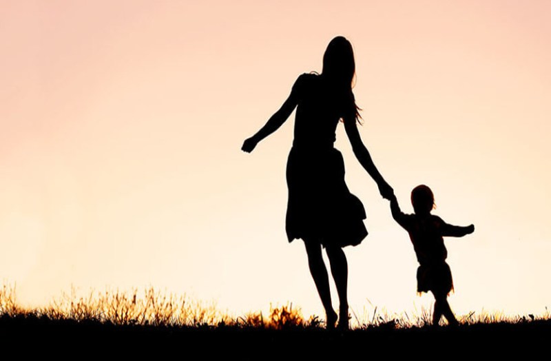 एकल कामकाजी महिला को भी बच्चा गोद लेने का अधिकार : बॉम्बे हाईकोर्ट