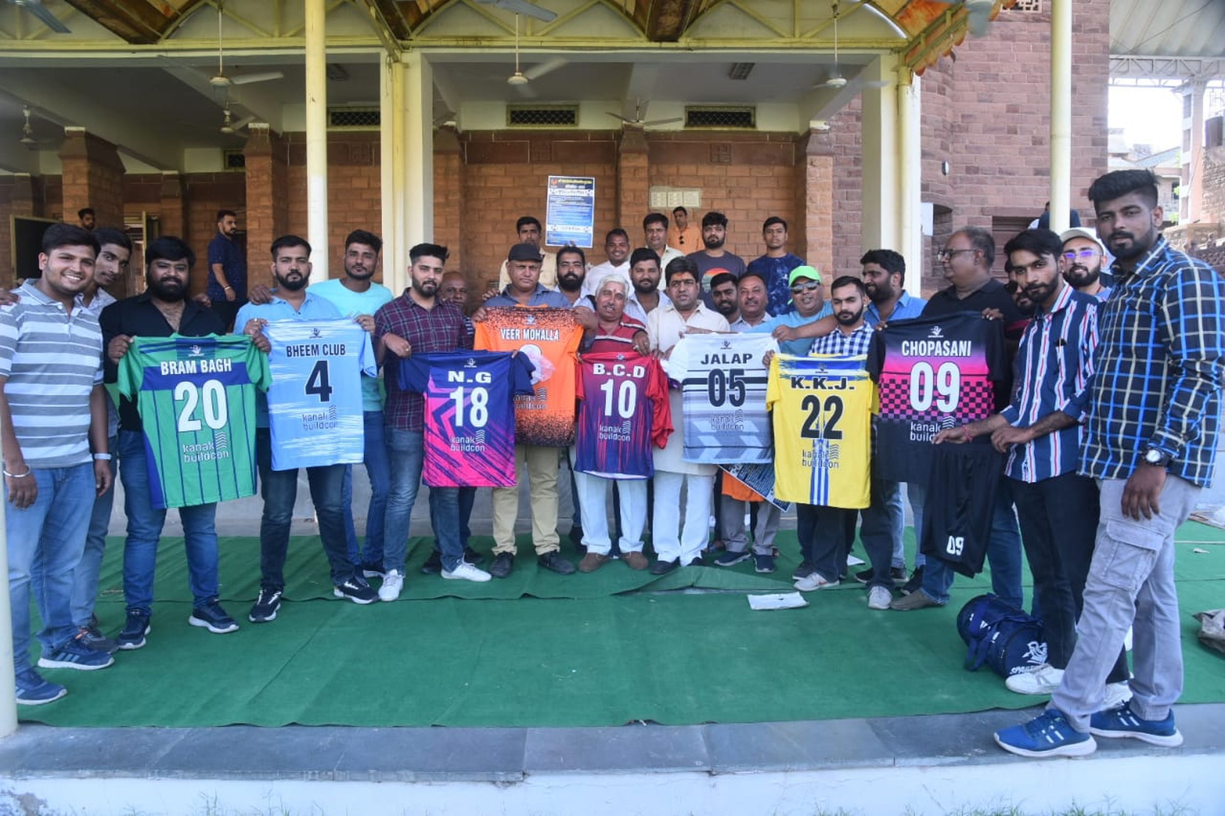 FOOTBALL TOURNAMENT: चांदी के सिक्के से होगा टाॅस, दुनिया रोशनी में होंगे मैच