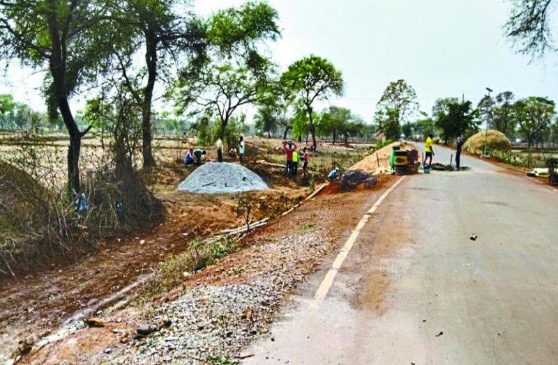 कलेक्टर व तहसीलदार से शिकायत