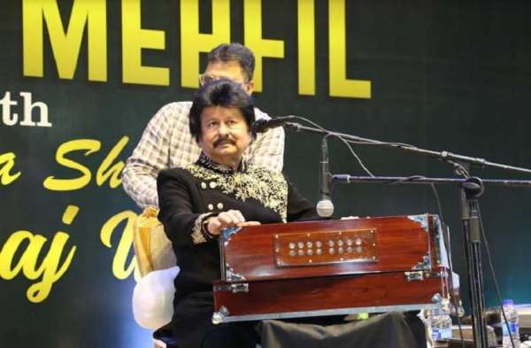 गजल नाइट: जीएं तो जीएं कैसे, बिन आपके...