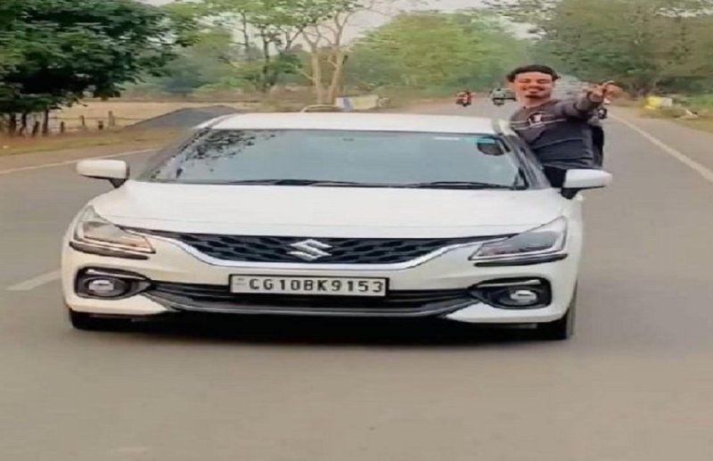 कार पर स्टंट कर वीडियो बनाने वाला युवक गिरफ्तार