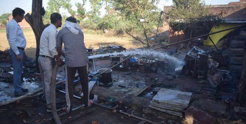 Fire broke out in confectioner's godown, goods worth lakhs destroyed ...view video