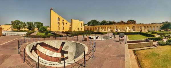 जंतर-मंतर की विरासत को देखने के लिए दुनियाभर से टूरिस्ट्स यहां खींचे चले आते हैं