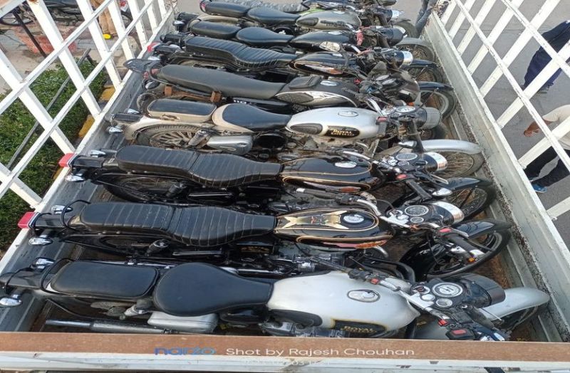 मोडिफाइड बाइक से चलाए पटाखे, तो जुर्माना फोड़ेगे पुलिस, सीज भी होगी