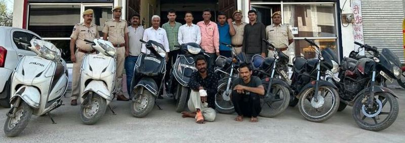 चोरी के वाहन खरीदते, इंजन-चैसिस नम्बर बदलकर बेचते