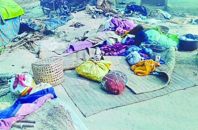 सपेरा परिवार का ग्रामीणों ने तोड़ दिया घर, कलेक्टर से लगाई फरियाद