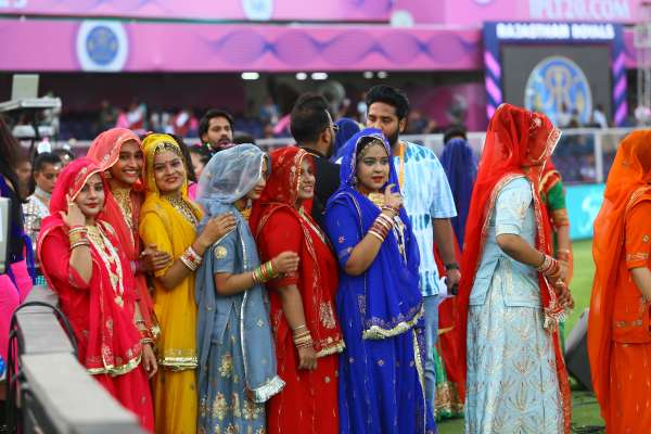 देखें फोटो: एसएमएस स्टेडियम में आईपीएल मैच से पहले कल्चरल प्रोग्राम