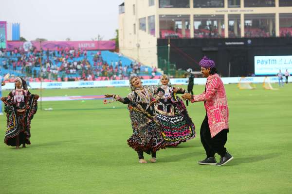 देखें फोटो: एसएमएस स्टेडियम में आईपीएल मैच से पहले कल्चरल प्रोग्राम