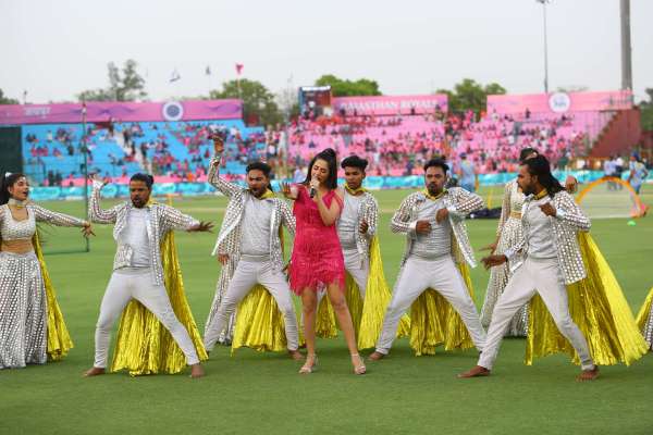 देखें फोटो: एसएमएस स्टेडियम में आईपीएल मैच से पहले कल्चरल प्रोग्राम