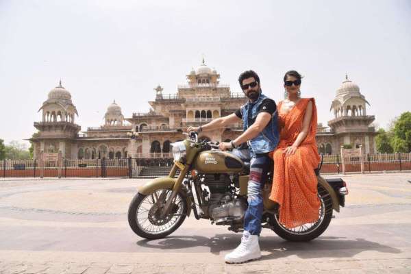 देंखे फोटो: हिंदी बंगाली द्विभाषी फिल्म 