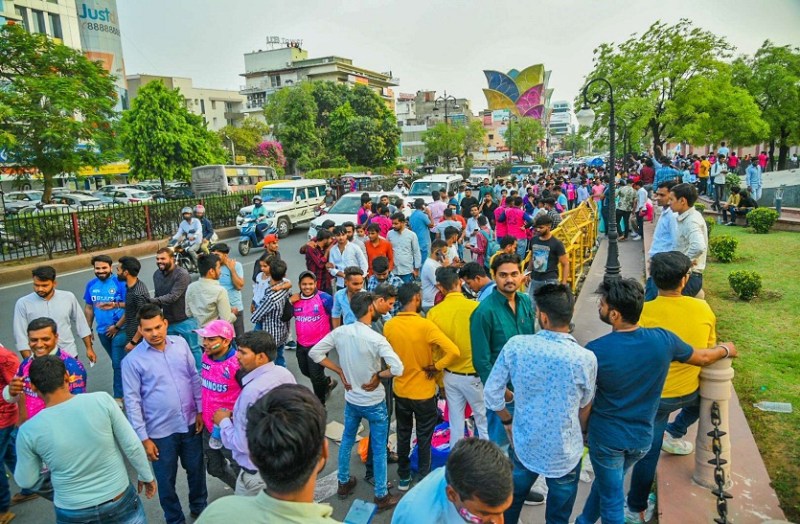 Jaipur IPL 2023: जयपुर में आईपीएल हाईवोल्टेज ड्रामा थमा, पर तब भी नहीं ख़त्म हुई लोगों की परेशानी