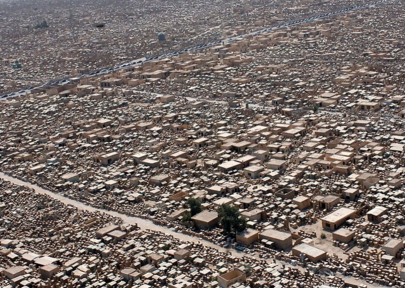 wadi_al_salaam_cemetery_1.jpg