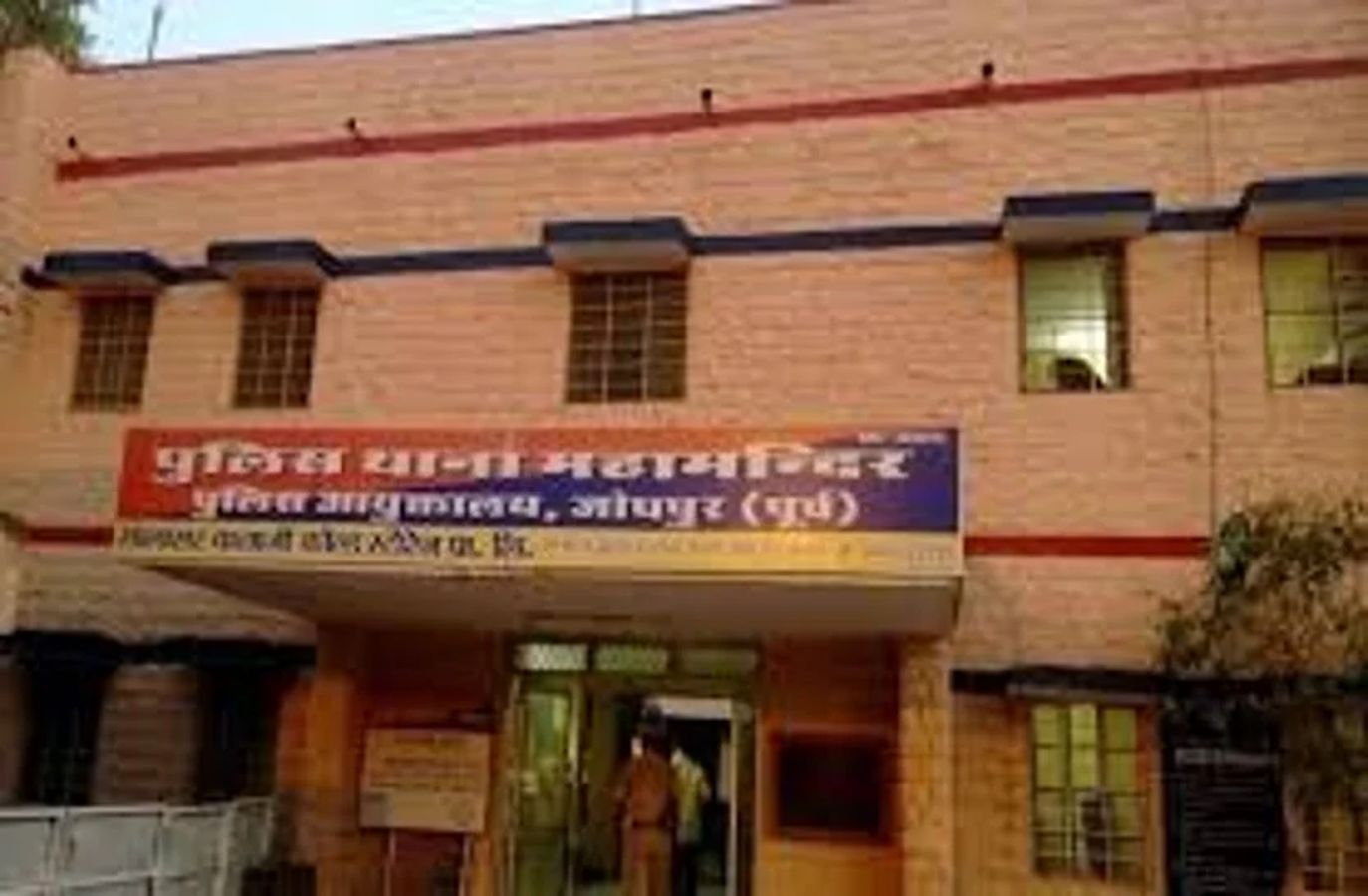 साथी युवक भागा तो मारपीट के बाद नाबालिग को नग्न घुमाया