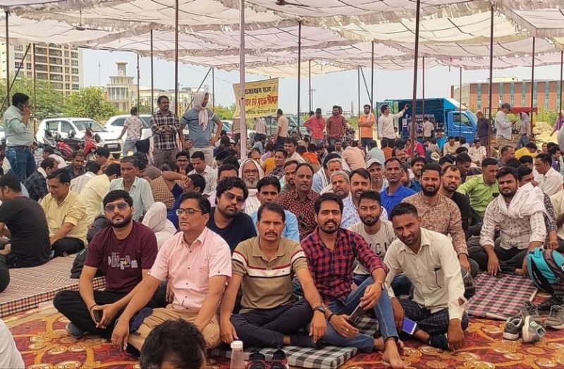 महापडा़व पर रहे मंत्रालयिक कर्मचारी, राजस्व से जुड़े काम रुके