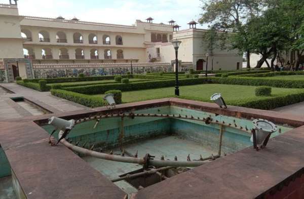 अभेड़ा महल: देखिए कैसे हो रही विरासत की अनदेखी