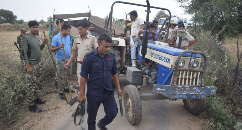 Orgy of Gravel Mafia: Woman crushed, tried to hit SP's car....watch video