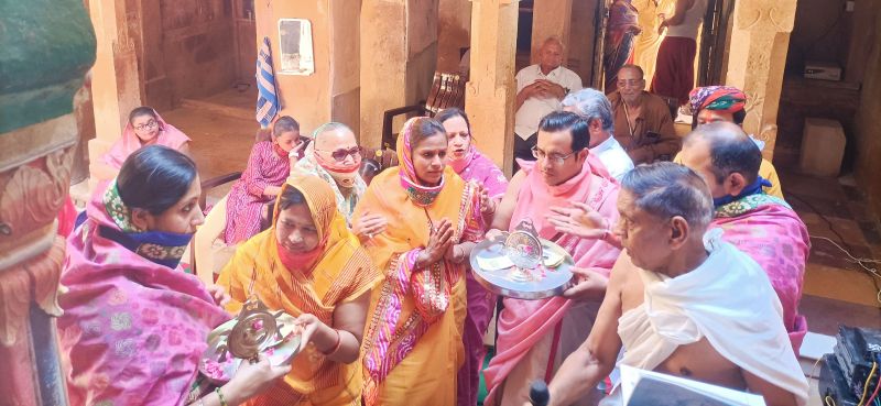 अठारह अभिषेक के साथ वार्षिक ध्वजा आरोहित