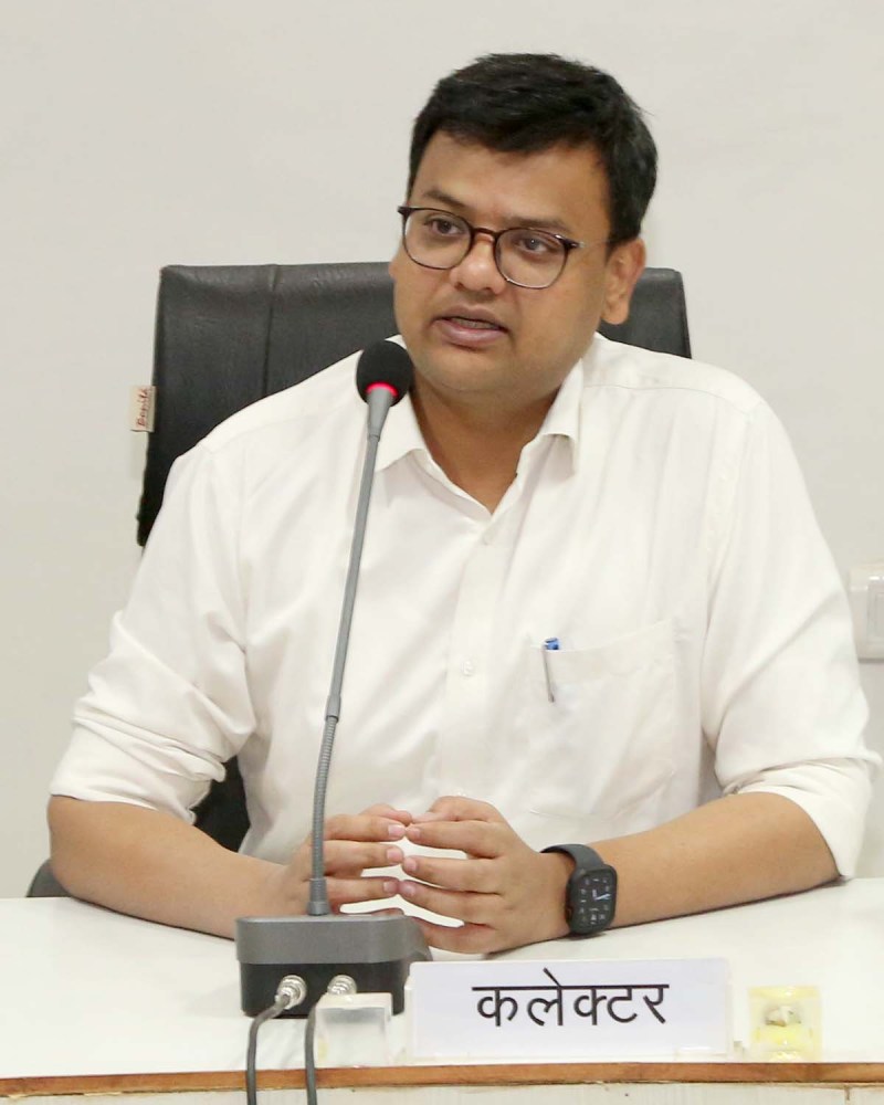 Action will be taken against the officers leaving the headquarters without the permission of the collector