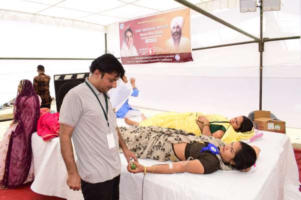 मानव एकता दिवस पर आयोजित शिविर में हुआ 204 यूनिट रक्तदान