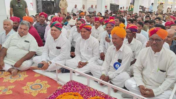 मानव एकता दिवस पर आयोजित शिविर में हुआ 204 यूनिट रक्तदान