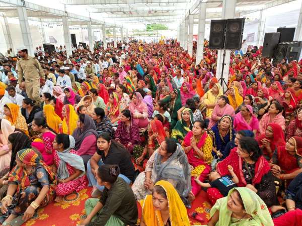 मानव एकता दिवस पर आयोजित शिविर में हुआ 204 यूनिट रक्तदान