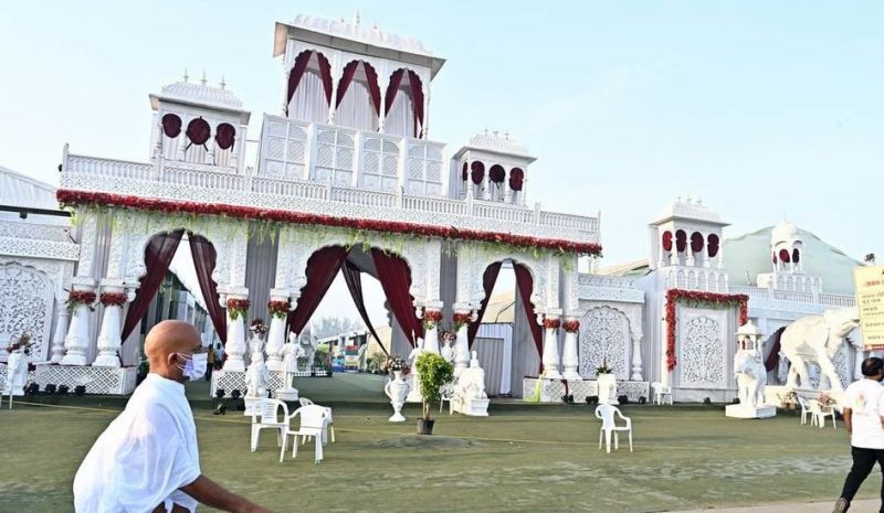 SURAT NEWS: ‘सज्जन दूसरों में दोष नहीं, स्वयं की कमिया करता है दूर’