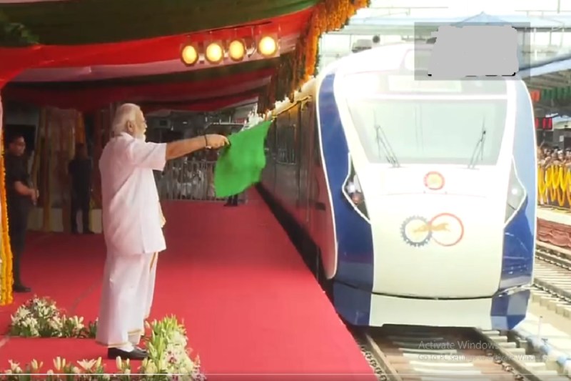 vande_bharat_express_in_thiruvananthapuram.jpg
