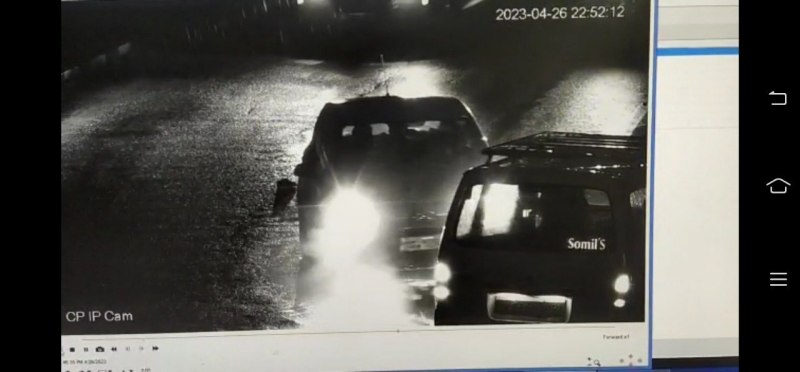 रांग साइड नशे में था वैन चालक, बाइक सवारों को टक्कर मारकर कार में जा घुसा