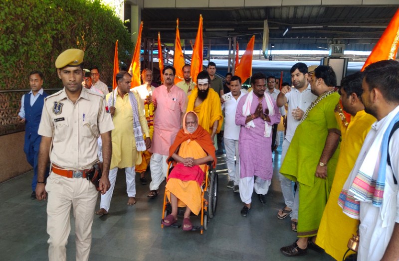 शंकराचार्य स्वामी निश्चलानंद सरस्वती जयपुर पहुंचे, धर्म सभा का आयोजन होगा