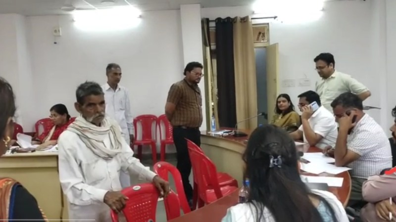 जनसुनवाई में 14 अधिकारी रहे अनुपिस्थत, 75 आवेदन आए