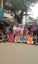 वर्षों से उखड़ी सड़क, अधूरा नाला, आक्रोशित रहवासियों ने किया चक्काजाम