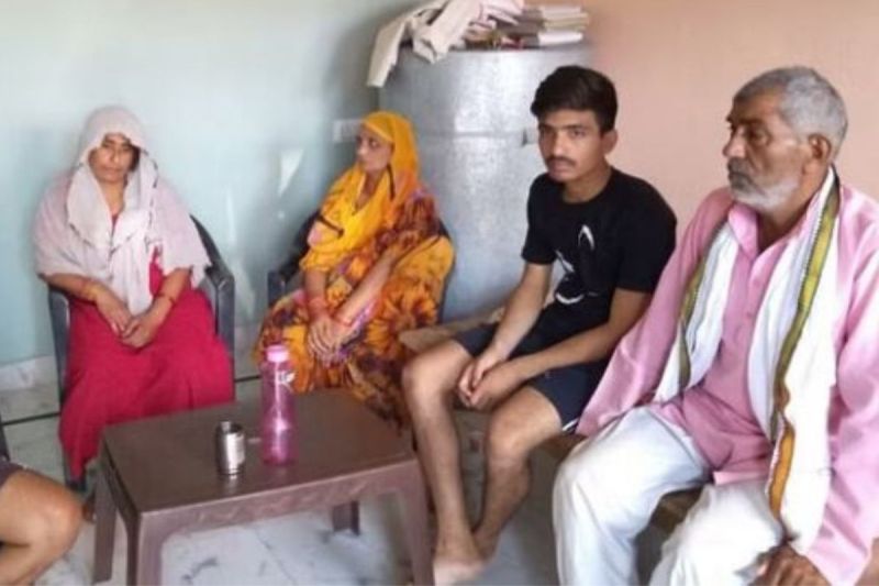 High school student commits suicide due to low marks in Banda