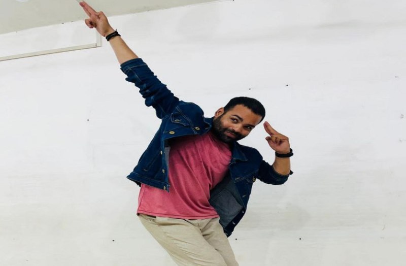 सात समंदर पार हमारे कोरियोग्राफर सिखा रहे डांस, यूट्यूब दे चुका सिल्वर बटन