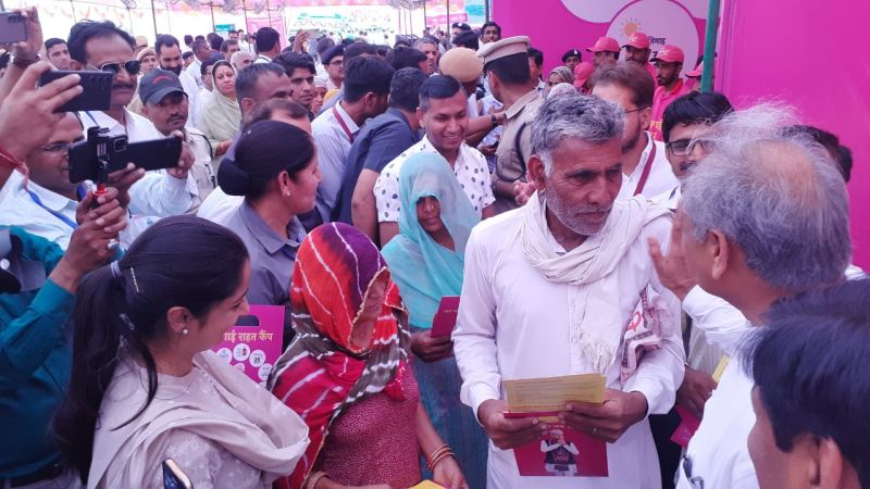 हम 500 रुपए में सिलेंडर, 200 यूनिट बिजली फ्री और 25 लाख रुपए तक का इलाज दे रहे निशुल्क