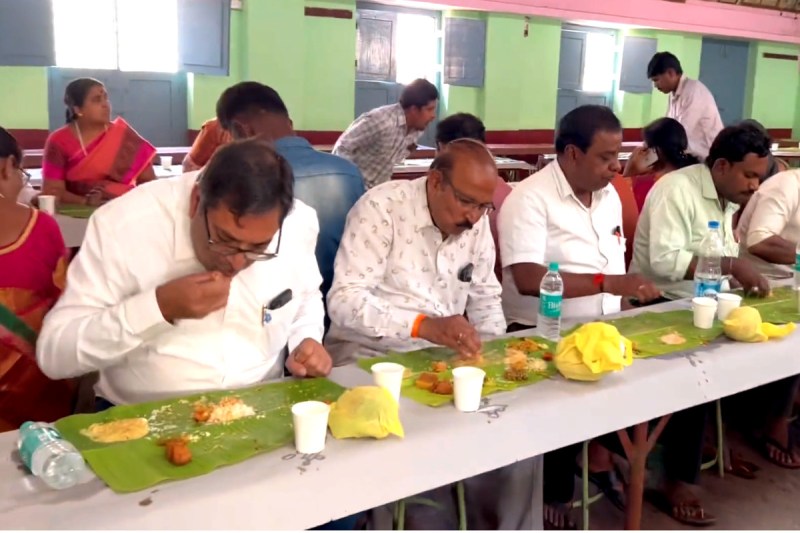 Satish Poonia south indian look amidst Karnataka election campaign