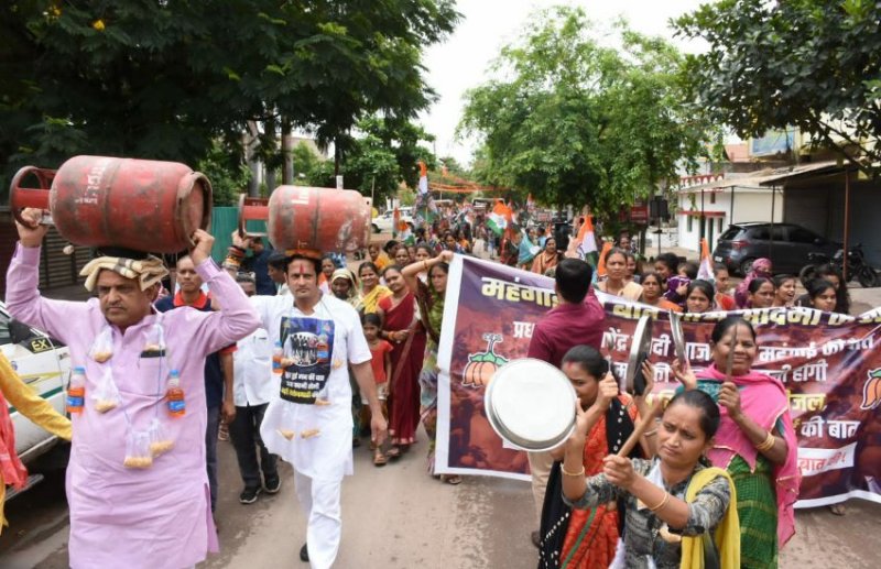 मन की बात के विरोध में कांग्रेस का 'महंगाई की बात'