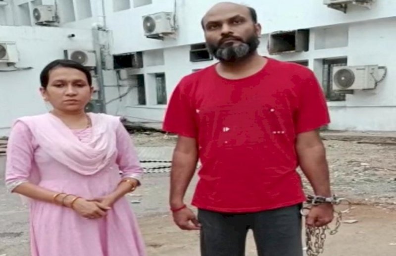 डॉक्टर दंपत्ति गिरफ्तार।