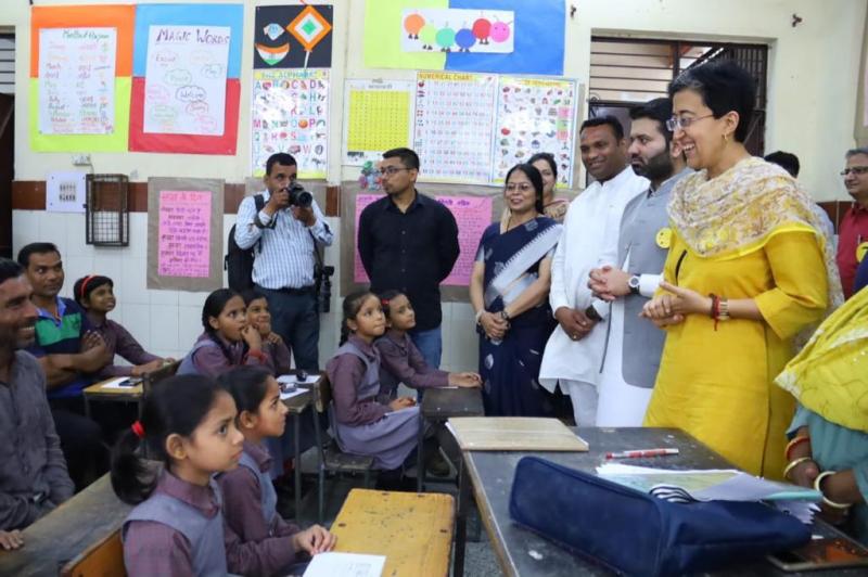 Delhi: दिल्ली सरकार और एमसीडी के सभी स्कूलों में एक साथ हुआ मेगा पीटीएम का आयोजन, जानिए क्या बोली शिक्षा मंत्री आतिशी?