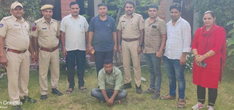 मंदसौर से अफीम का दूध लेकर आया, बस से उतरते ही पुलिस ने पकड़ा