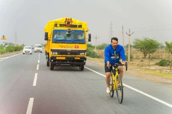 Gaurav Taneja will cycle 2400 kilometers in 6 cities for 18 days
