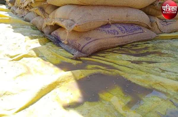 बारिश में भीग गया गरीबों को निवाला, देखें ये तस्वीरें...