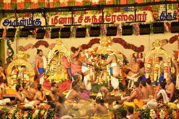 देवी मीनाक्षी और भगवान सुंदरेश्वर विवाह के साक्षी बने हजारों श्रद्धालु, महिलाओं ने भी पहने नए मंगलसूत्र