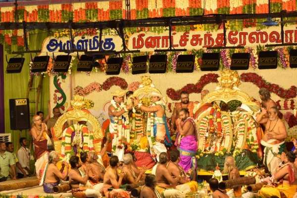 देवी मीनाक्षी और भगवान सुंदरेश्वर विवाह के साक्षी बने हजारों श्रद्धालु, महिलाओं ने भी पहने नए मंगलसूत्र