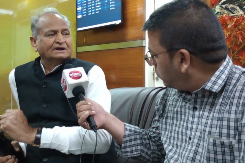 मंत्री अशोक गहलोत ने पत्रिका से बातचीत में कहा, राजस्थान की योजनाओं की देश भर में चर्चा है